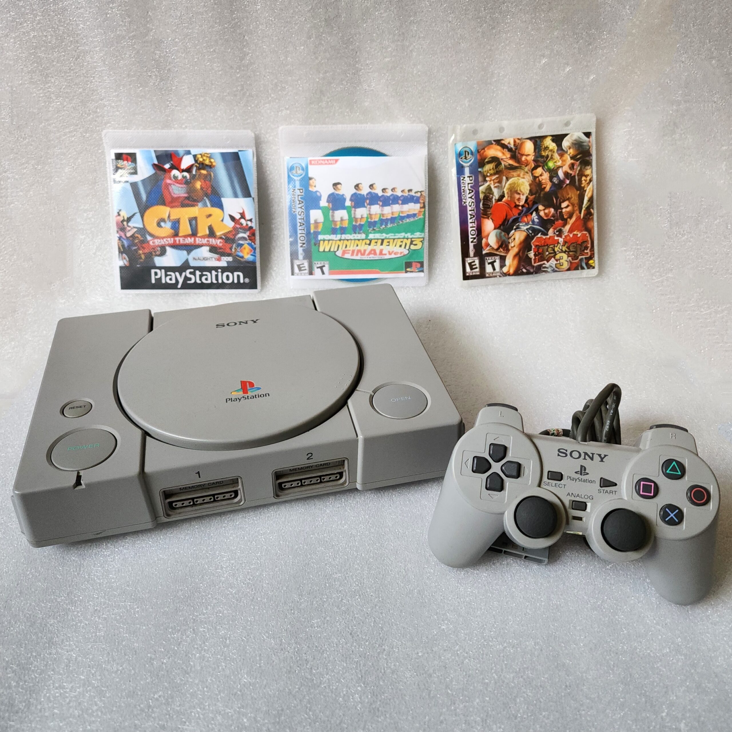 CONSOLA PLAYSTATION 1 ORIGINAL [FLASHEADA] (Lee discos originales y copia)  - TIENDA GAMING PERÚ