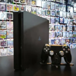 Alternative view of Playstation 4 Slim 1TB (Usado) Con 8 Juegos Digitales Originales